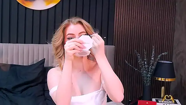 Snapshot of MilanaCeleste chatting on February 20, 2026, 10:54 pm MilanaCeleste online show from February 20, 2026, 10:54 pm