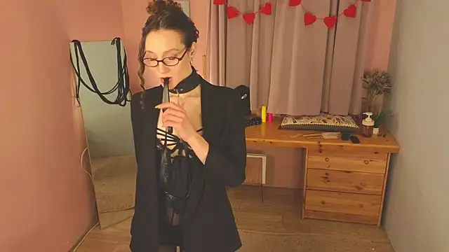 laracroftmansion online show from February 19, 2026, 4:25 pm