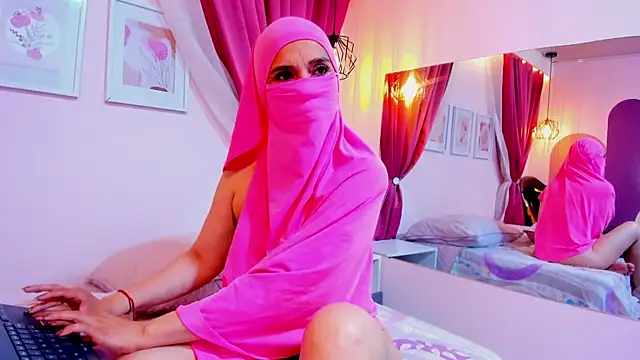 DaliaRahal online show from December 17, 2025, 1:06 pm