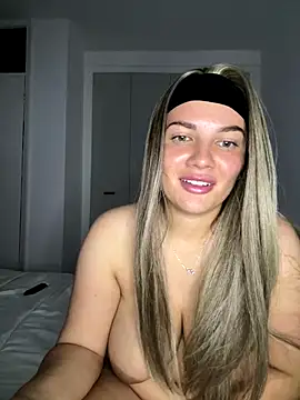 Snapshot of little_lola_x chatting on September 8, 2025, 9:03 pm little lola x online show from September 8, 2025, 9:03 pm