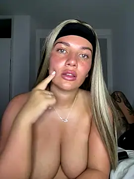 Snapshot of little_lola_x chatting on September 15, 2025, 8:42 pm little lola x online show from September 15, 2025, 8:42 pm