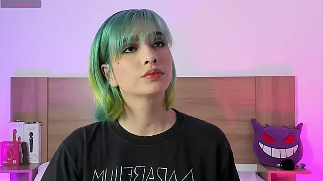 Akatsumi  online show from December 16, 2025, 10:37 pm