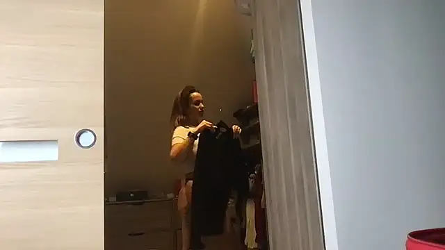 AmyStone   online show from December 4, 2025, 5:32 pm