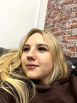 Sky Cutie online show from October 23, 2025, 4:45 am