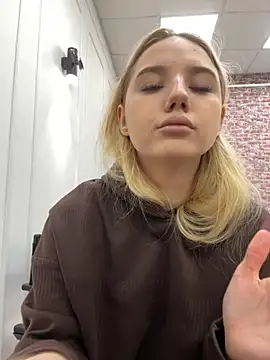 Sky Cutie online show from October 31, 2025, 4:57 am