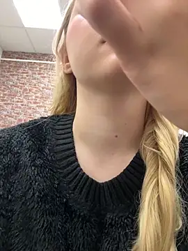 Sky Cutie online show from November 1, 2025, 5:09 am