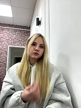 Sky Cutie online show from November 18, 2025, 3:23 am