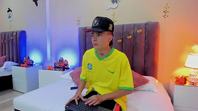 Nascary Fox online show from October 15, 2025, 7:47 pm