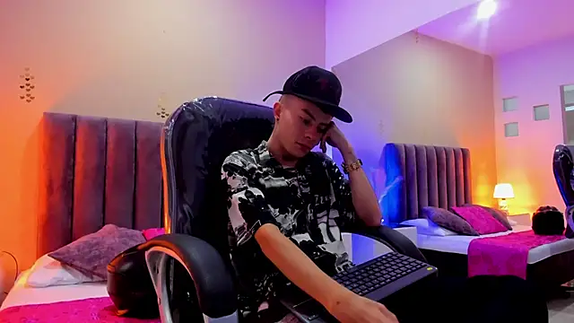 Nascary Fox online show from November 1, 2025, 7:49 pm