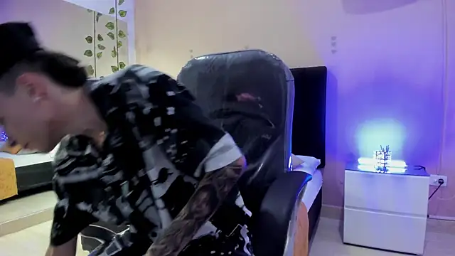 Nascary Fox online show from November 15, 2025, 8:05 pm