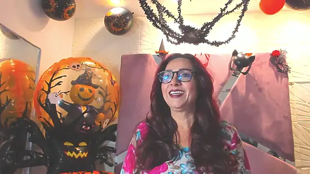 Snapshot of Madame_Angelic_ chatting on October 19, 2025, 5:41 am Madame Angelic online show from October 19, 2025, 5:41 am