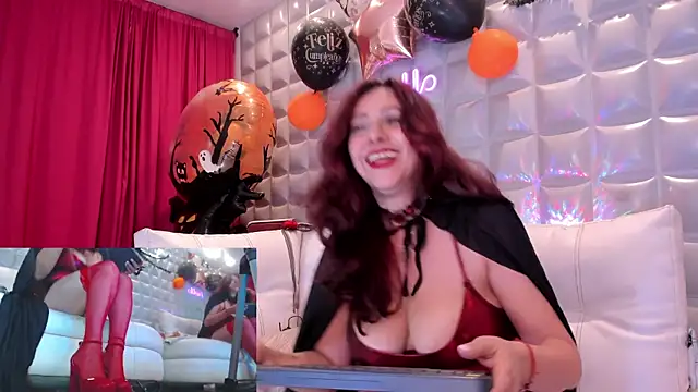 Snapshot of Madame_Angelic_ chatting on October 21, 2025, 5:19 am Madame Angelic online show from October 21, 2025, 5:19 am