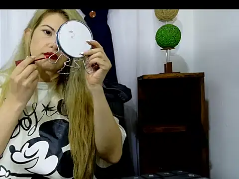 katioska25 online show from September 19, 2025, 6:52 pm