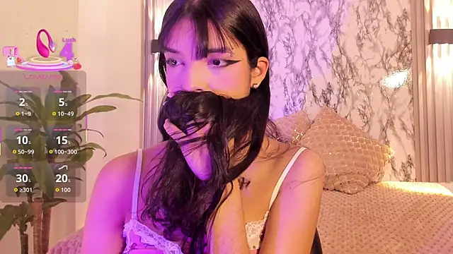 ChloeeMason online show from November 4, 2025, 10:58 am