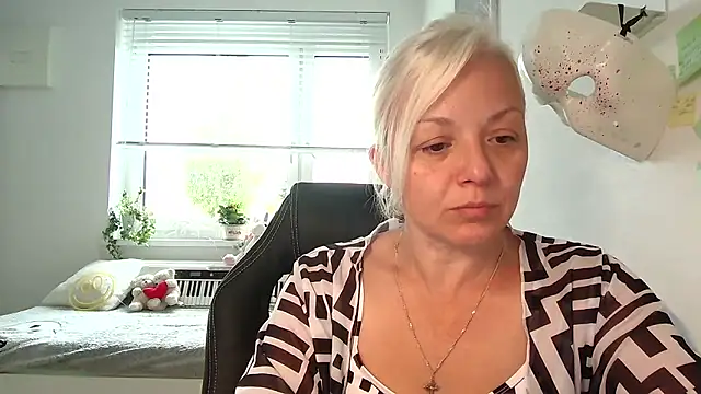 Linsy Kim online show from September 23, 2025, 7:55 am