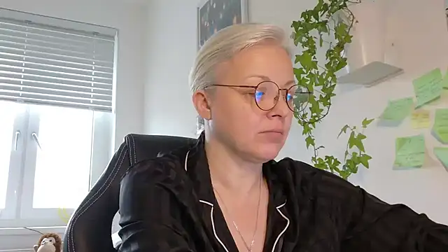 Linsy Kim online show from March 1, 2026, 8:38 am