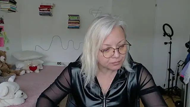 Linsy Kim online show from April 9, 2026, 10:42 am