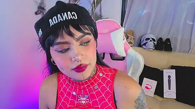 Adamsniki online show from October 26, 2025, 10:36 pm