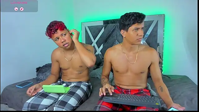 Robertmiller21 online show from April 11, 2026, 11:53 pm