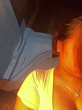 maianhcute online show from February 6, 2026, 11:52 pm