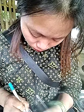 venu00 online show from December 20, 2025, 2:40 am