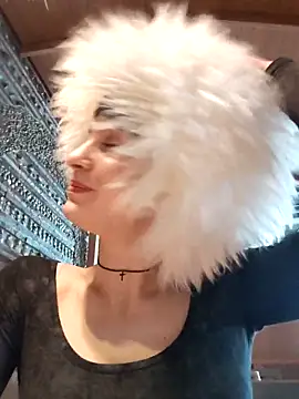 Adeline Perle online show from October 13, 2025, 7:19 am