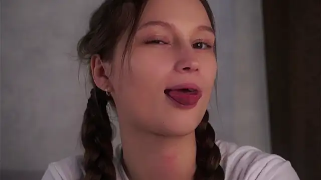 MelaniSeiver online show from September 19, 2025, 1:18 am