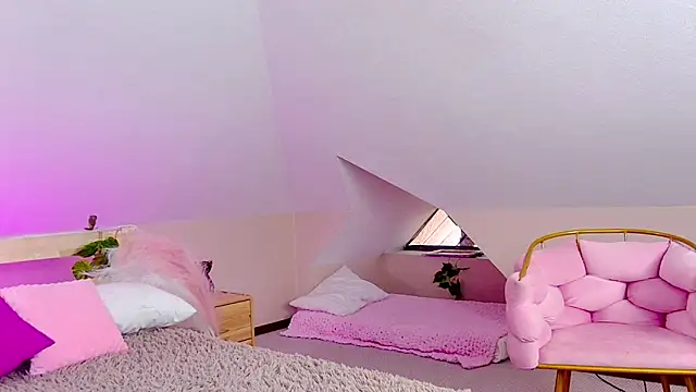 Liann Stark online show from October 28, 2025, 7:01 am