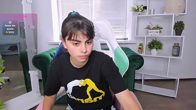 Cocoa Sins online show from October 15, 2025, 6:13 am