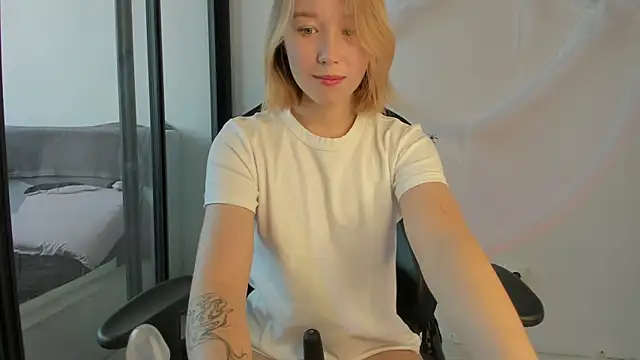 Agatha May online show from October 27, 2025, 5:11 am