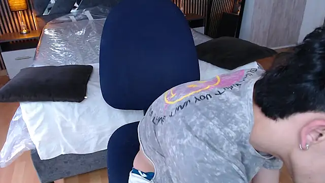 aaronjames1 online show from September 10, 2025, 9:37 pm