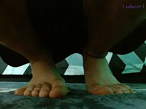 aaronjames1 online show from November 26, 2025, 1:12 pm