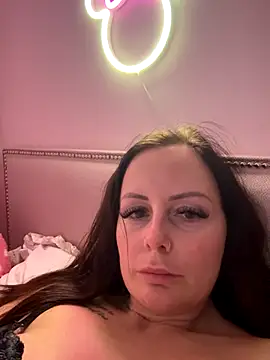 nightingale27 online show from December 4, 2025, 9:45 pm