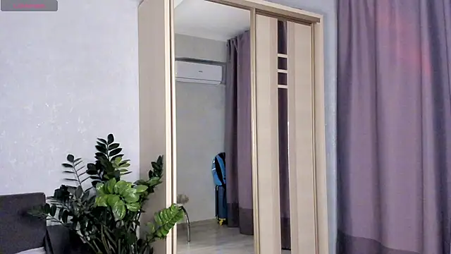 SaraShine  online show from October 14, 2025, 7:58 pm