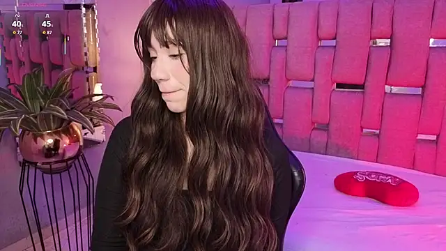 Snapshot of ZharaLux chatting on January 17, 2026, 12:32 pm ZharaLux online show from January 17, 2026, 12:32 pm