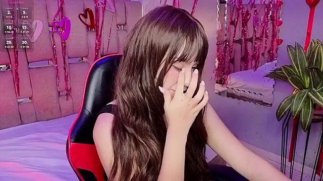 Snapshot of ZharaLux chatting on February 9, 2026, 12:53 pm ZharaLux online show from February 9, 2026, 12:53 pm