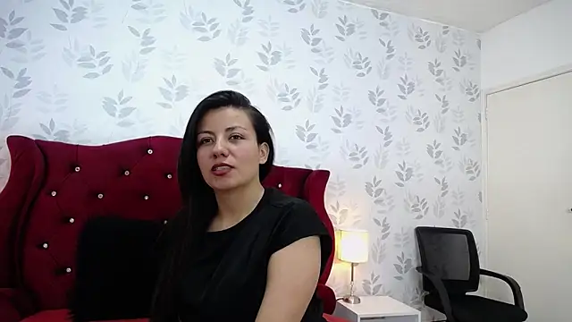 MargarettCooper online show from October 8, 2025, 2:04 pm