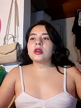 Snapshot of Yuli-27 chatting on December 3, 2025, 8:18 pm Yuli-27 online show from December 3, 2025, 8:18 pm