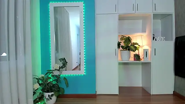 MilenaCrown online show from February 6, 2026, 8:56 pm