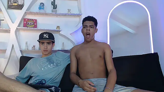 PRETTY FEM online show from September 19, 2025, 1:45 pm