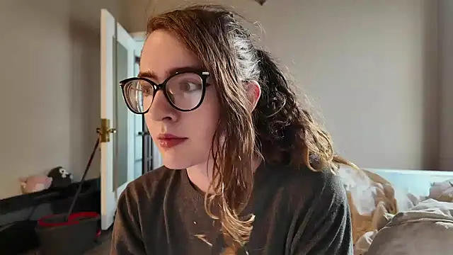 Snapshot of knottybunny chatting on November 11, 2025, 4:07 pm knottybunny online show from November 11, 2025, 4:07 pm