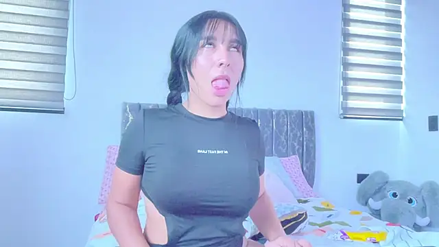 greciadom555 online show from November 22, 2025, 9:47 pm