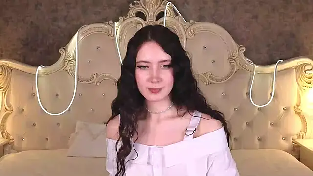 GraceMartinos online show from October 28, 2025, 9:06 pm