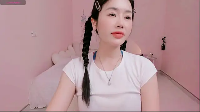 strawberry-ni online show from September 19, 2025, 4:58 am