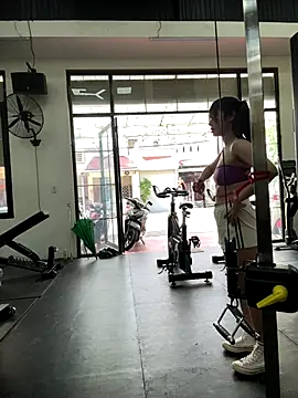 strawberry-ni online show from October 16, 2025, 2:34 am