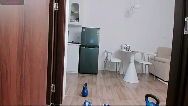 strawberry-ni online show from October 19, 2025, 10:16 am