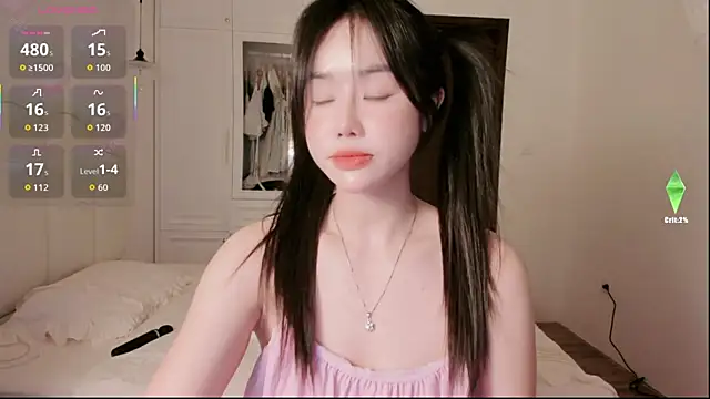 strawberry-ni online show from October 21, 2025, 10:05 am