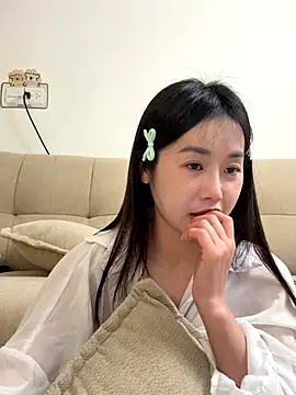 strawberry-ni online show from November 2, 2025, 4:42 pm