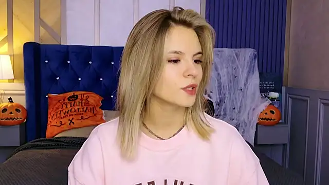 KiaraRolls online show from October 18, 2025, 9:04 pm