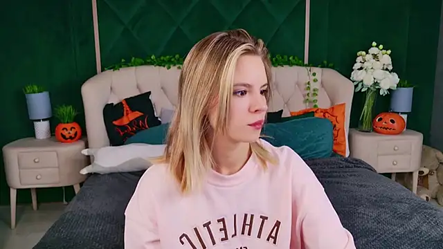 KiaraRolls online show from October 26, 2025, 9:10 pm